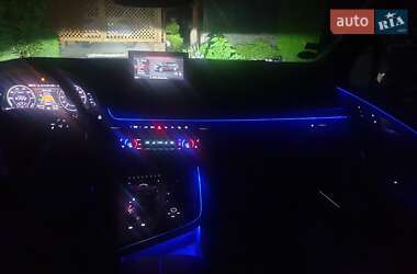 Внедорожник / Кроссовер Audi Q7 2016 в 