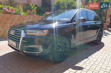 Внедорожник / Кроссовер Audi Q7 2016 в 