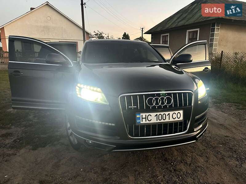 Позашляховик / Кросовер Audi Q7 2011 в 