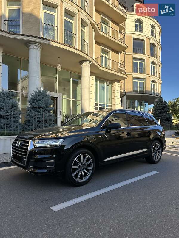 Позашляховик / Кросовер Audi Q7 2018 в Києві