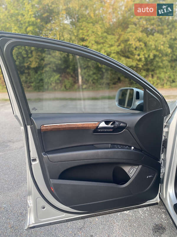 Позашляховик / Кросовер Audi Q7 2013 в Конотопі