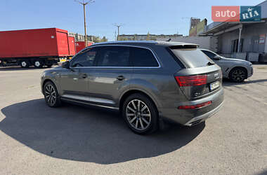 Внедорожник / Кроссовер Audi Q7 2016 в 