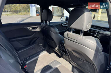 Внедорожник / Кроссовер Audi Q7 2016 в 