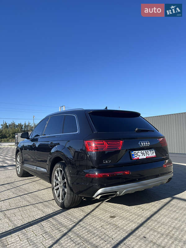 Позашляховик / Кросовер Audi Q7 2017 в Городку