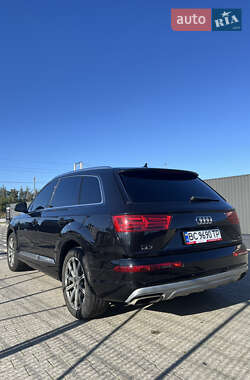 Позашляховик / Кросовер Audi Q7 2017 в 
