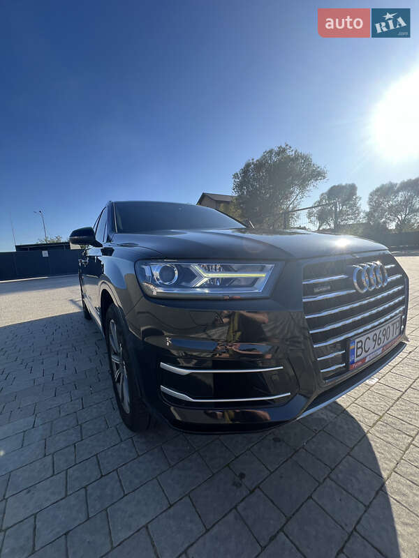 Позашляховик / Кросовер Audi Q7 2017 в Городку