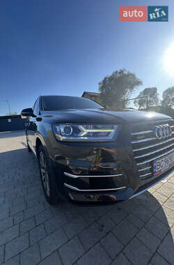 Позашляховик / Кросовер Audi Q7 2017 в 