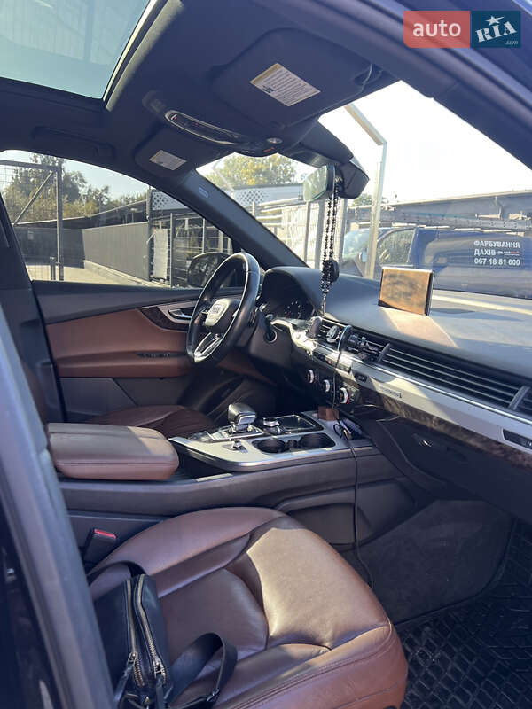 Позашляховик / Кросовер Audi Q7 2017 в Городку
