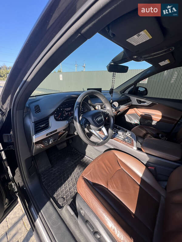 Позашляховик / Кросовер Audi Q7 2017 в Городку