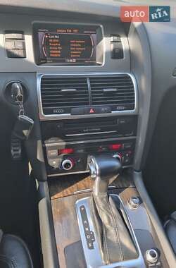 Позашляховик / Кросовер Audi Q7 2013 в  фото 31 Позашляховик / Кросовер Audi Q7 2013 в