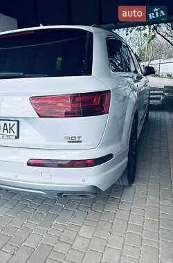 Позашляховик / Кросовер Audi Q7 2016 в 