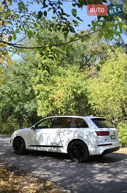 Внедорожник / Кроссовер Audi Q7 2018 в 