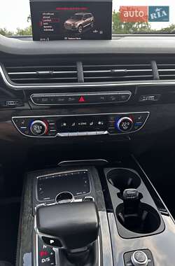Позашляховик / Кросовер Audi Q7 2018 в 