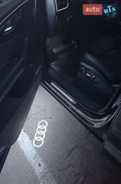 Позашляховик / Кросовер Audi Q7 2018 в 