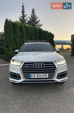 Внедорожник / Кроссовер Audi Q7 2017 в 