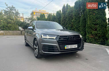 Внедорожник / Кроссовер Audi Q7 2015 в 