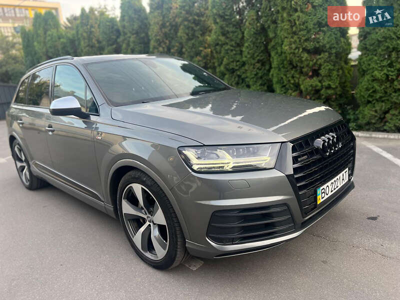 Позашляховик / Кросовер Audi Q7 2015 в Тернополі