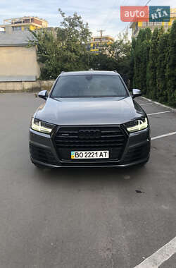 Внедорожник / Кроссовер Audi Q7 2015 в 