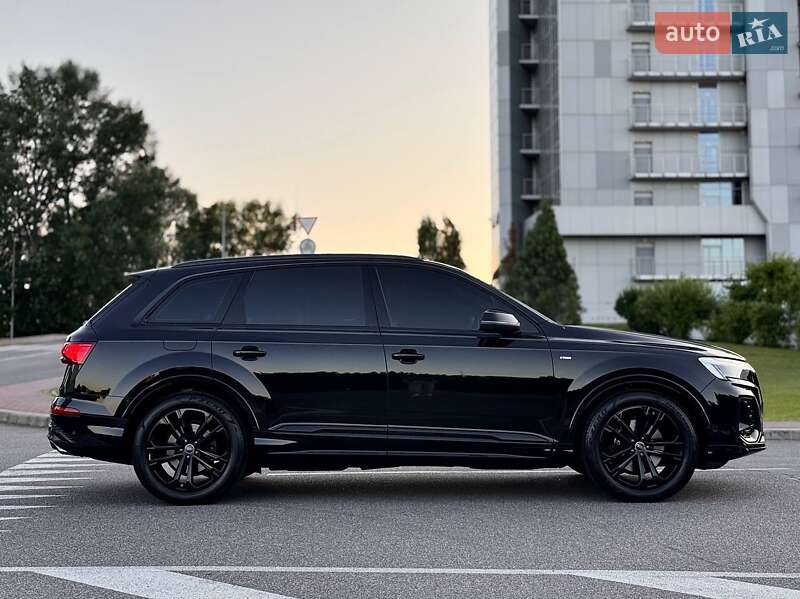 Внедорожник / Кроссовер Audi Q7 2025 в Киеве