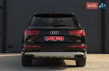 Внедорожник / Кроссовер Audi Q7 2016 в 