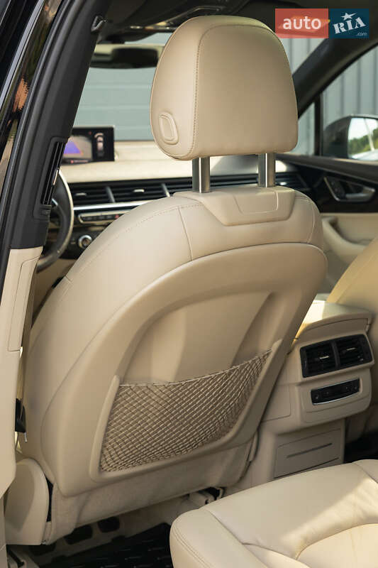 Внедорожник / Кроссовер Audi Q7 2016 в Дубно