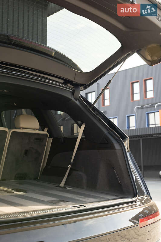 Внедорожник / Кроссовер Audi Q7 2016 в Дубно