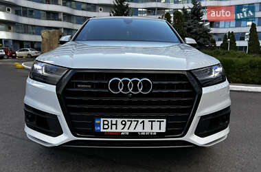 Внедорожник / Кроссовер Audi Q7 2016 в 