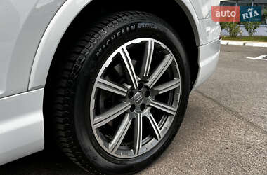 Внедорожник / Кроссовер Audi Q7 2016 в 
