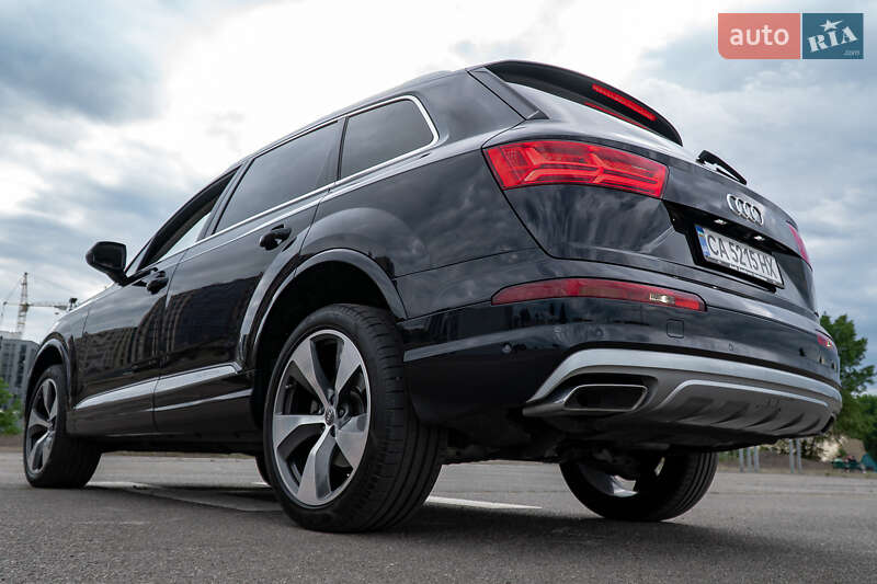 Позашляховик / Кросовер Audi Q7 2016 в Черкасах