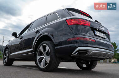 Позашляховик / Кросовер Audi Q7 2016 в 