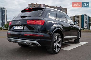Позашляховик / Кросовер Audi Q7 2016 в 