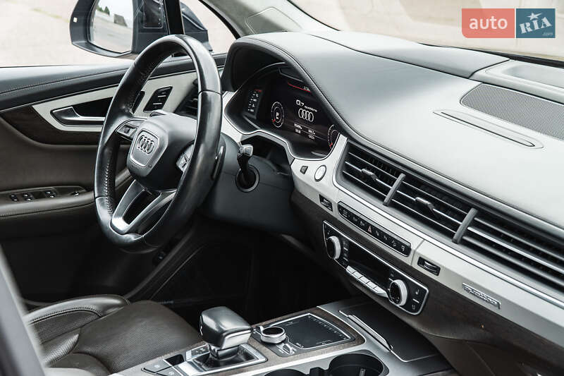 Позашляховик / Кросовер Audi Q7 2016 в Черкасах