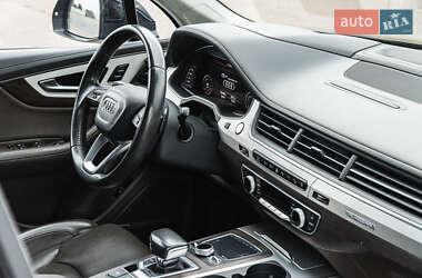 Позашляховик / Кросовер Audi Q7 2016 в 