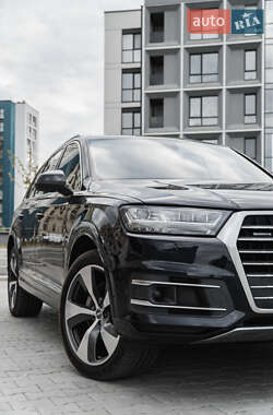 Позашляховик / Кросовер Audi Q7 2016 в 
