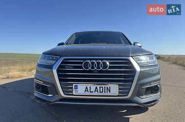 Внедорожник / Кроссовер Audi Q7 2016 в 