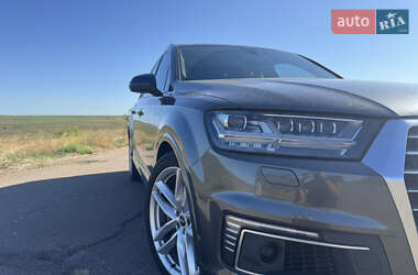 Внедорожник / Кроссовер Audi Q7 2016 в 