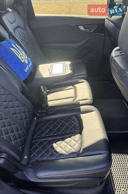 Внедорожник / Кроссовер Audi Q7 2016 в 
