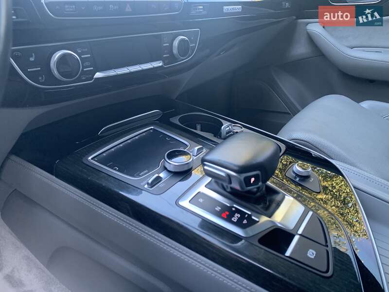 Позашляховик / Кросовер Audi Q7 2016 в Дрогобичі
