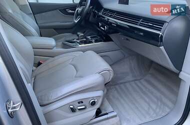 Внедорожник / Кроссовер Audi Q7 2016 в 