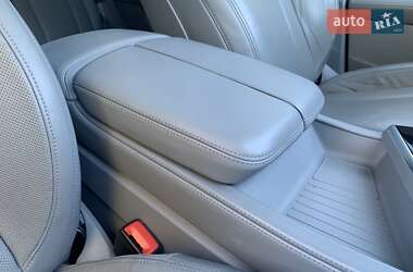 Внедорожник / Кроссовер Audi Q7 2016 в 