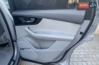 Внедорожник / Кроссовер Audi Q7 2016 в 