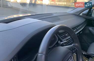 Внедорожник / Кроссовер Audi Q7 2016 в 