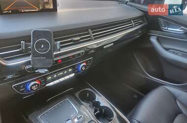 Внедорожник / Кроссовер Audi Q7 2016 в 