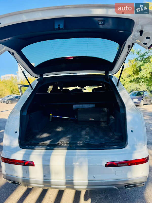 Позашляховик / Кросовер Audi Q7 2018 в Києві