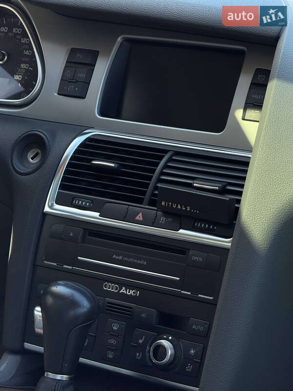 Позашляховик / Кросовер Audi Q7 2010 в Чернівцях