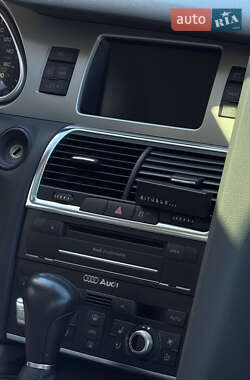 Позашляховик / Кросовер Audi Q7 2010 в 