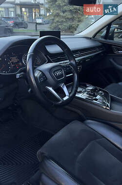 Позашляховик / Кросовер Audi Q7 2017 в 