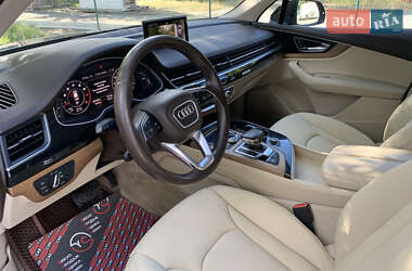 Позашляховик / Кросовер Audi Q7 2016 в 