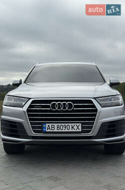 Позашляховик / Кросовер Audi Q7 2017 в 