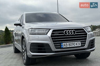 Позашляховик / Кросовер Audi Q7 2017 в 